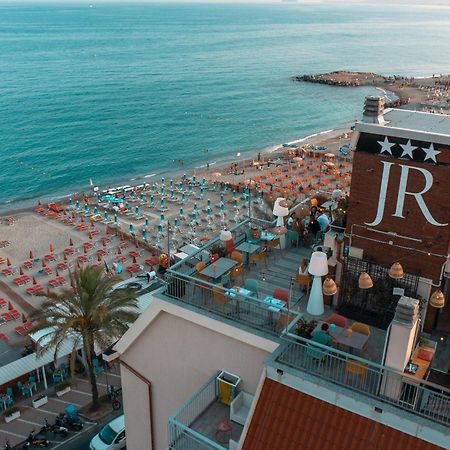 Hotel Jolly Roger Pietra Ligure Buitenkant foto