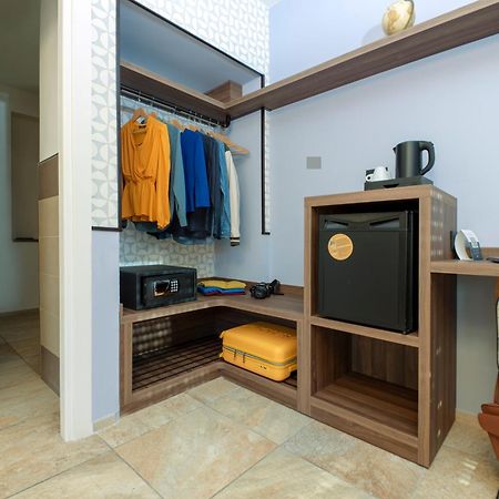 Hotel Jolly Roger Pietra Ligure Buitenkant foto