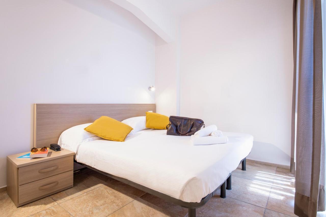 Hotel Jolly Roger Pietra Ligure Buitenkant foto