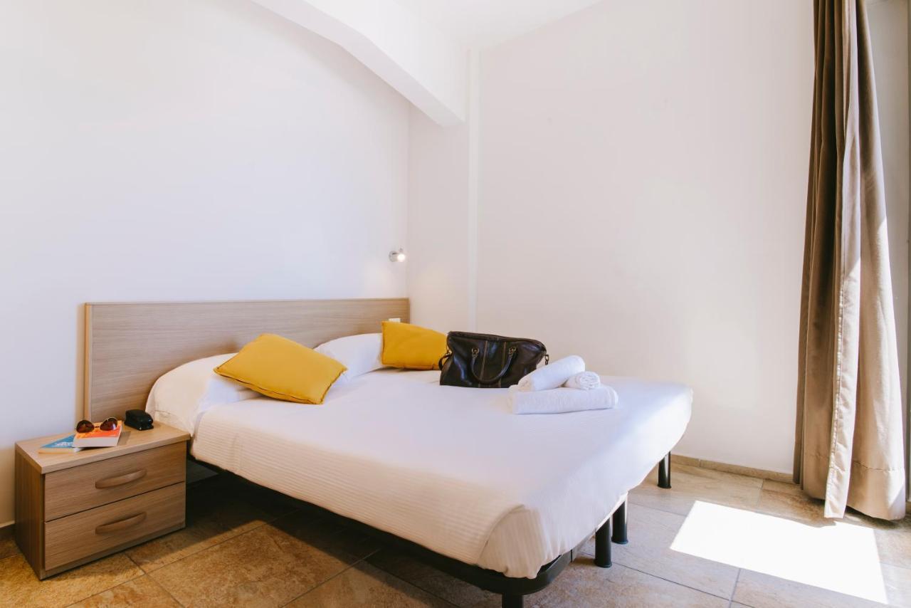 Hotel Jolly Roger Pietra Ligure Buitenkant foto