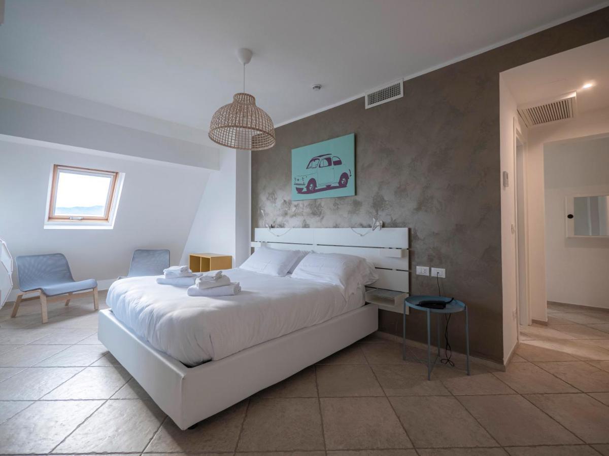 Hotel Jolly Roger Pietra Ligure Buitenkant foto