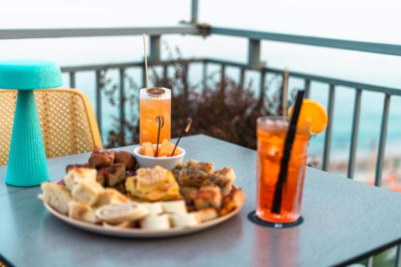 Hotel Jolly Roger Pietra Ligure Buitenkant foto