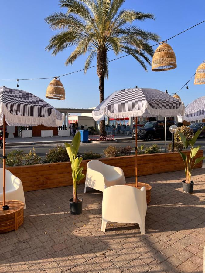 Hotel Jolly Roger Pietra Ligure Buitenkant foto