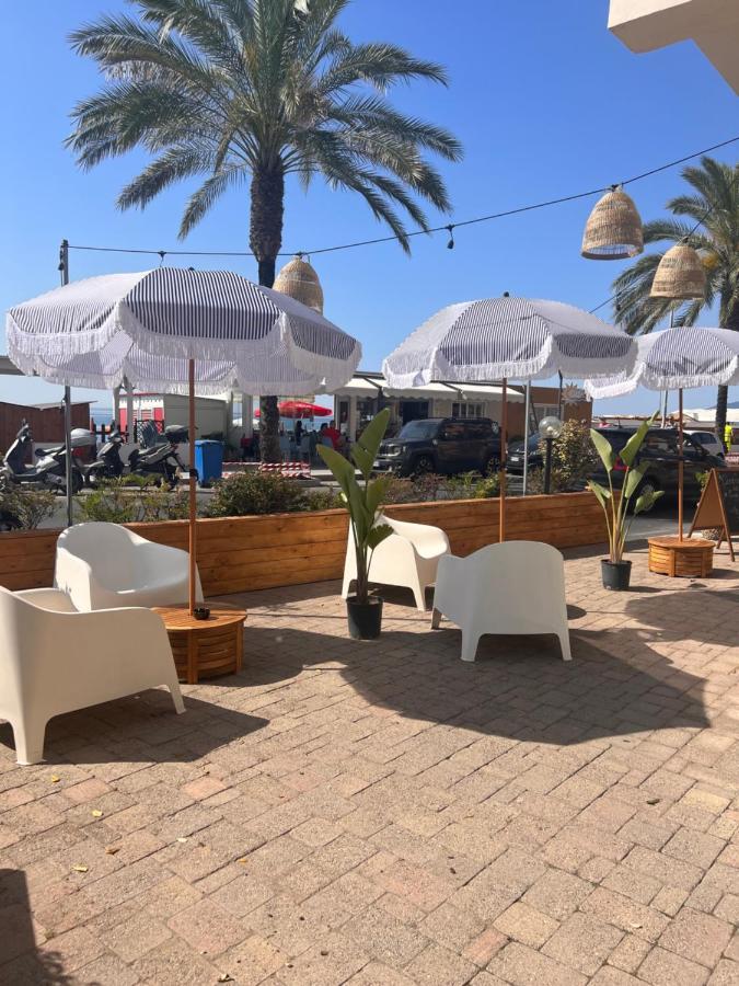 Hotel Jolly Roger Pietra Ligure Buitenkant foto