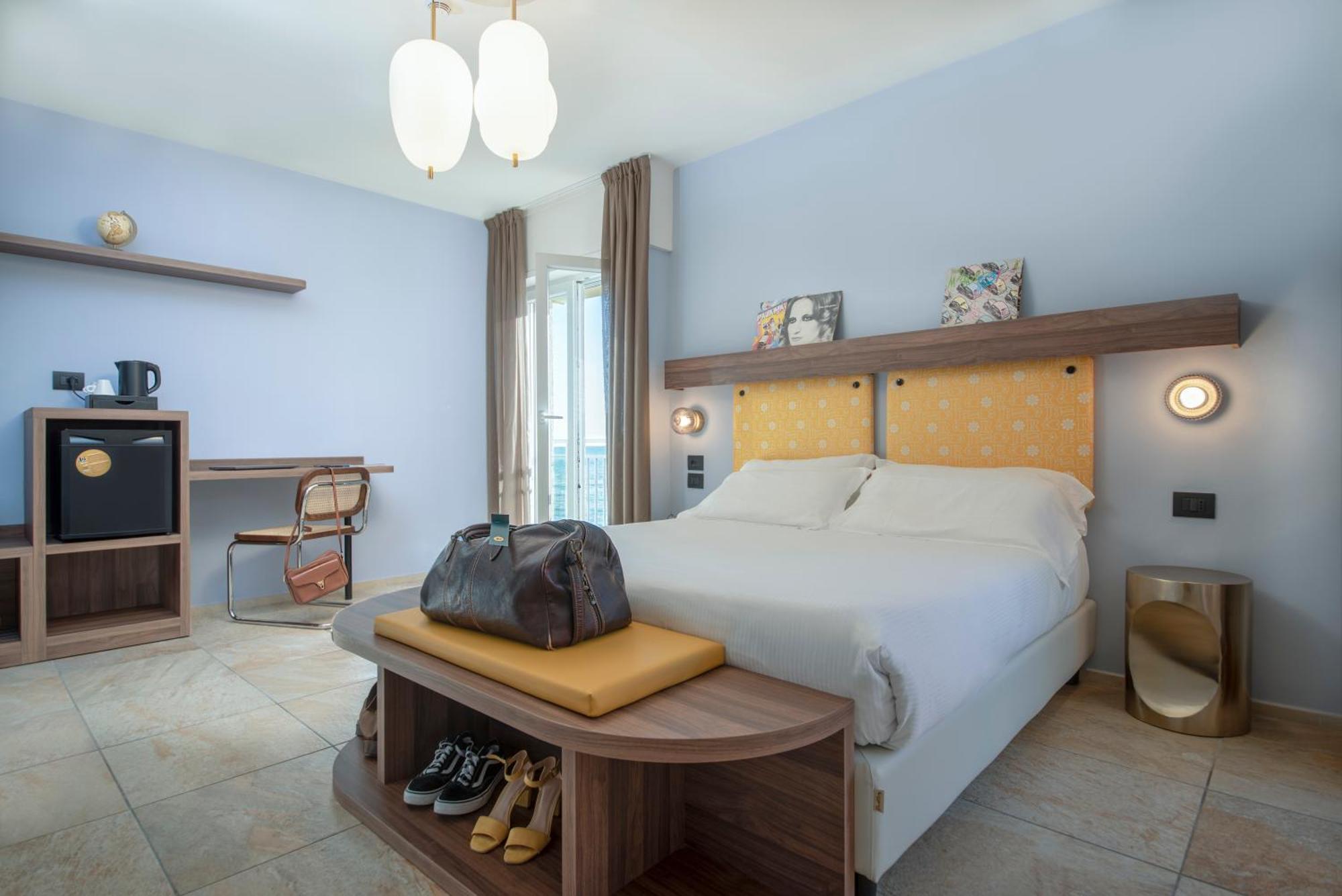 Hotel Jolly Roger Pietra Ligure Buitenkant foto