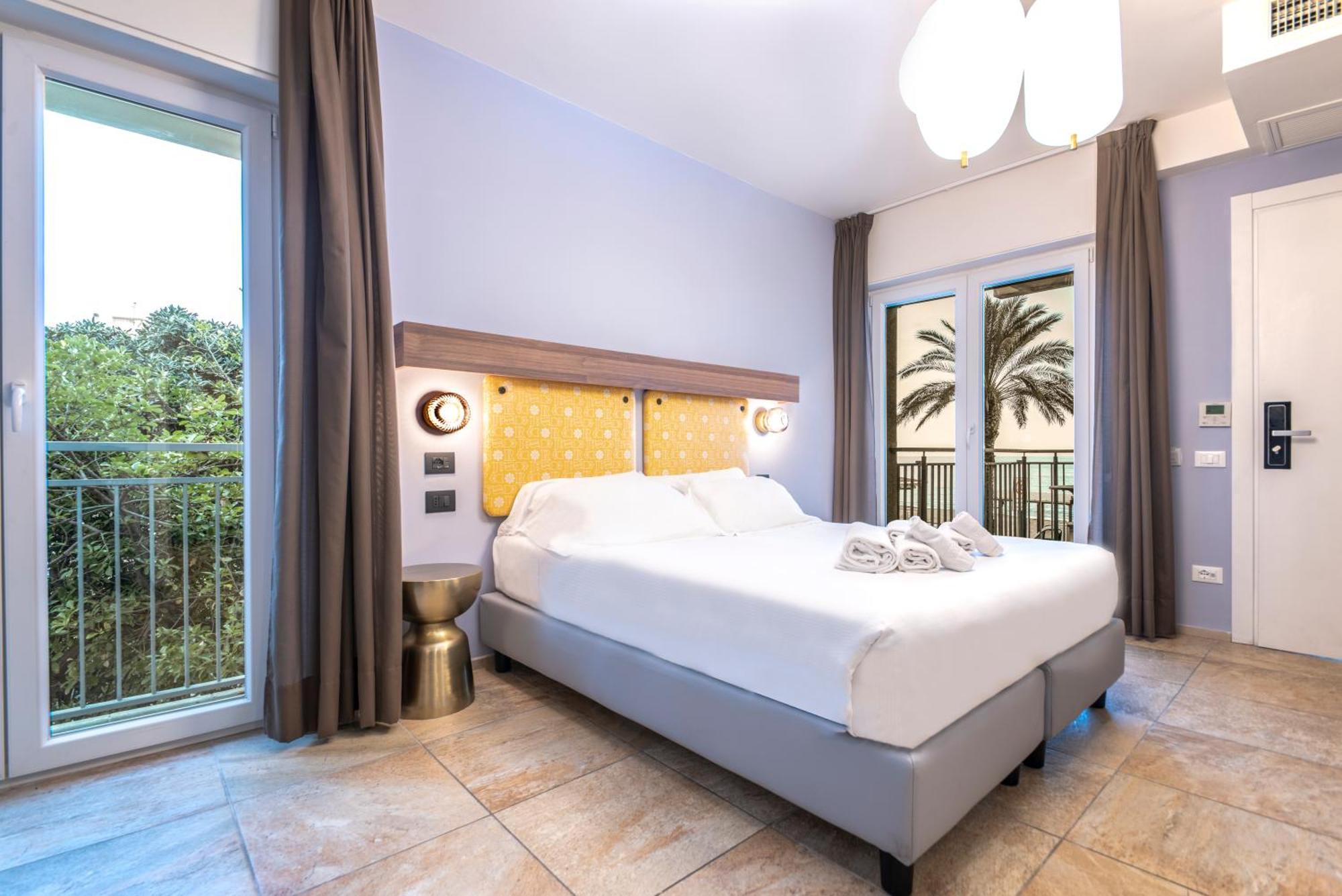 Hotel Jolly Roger Pietra Ligure Buitenkant foto