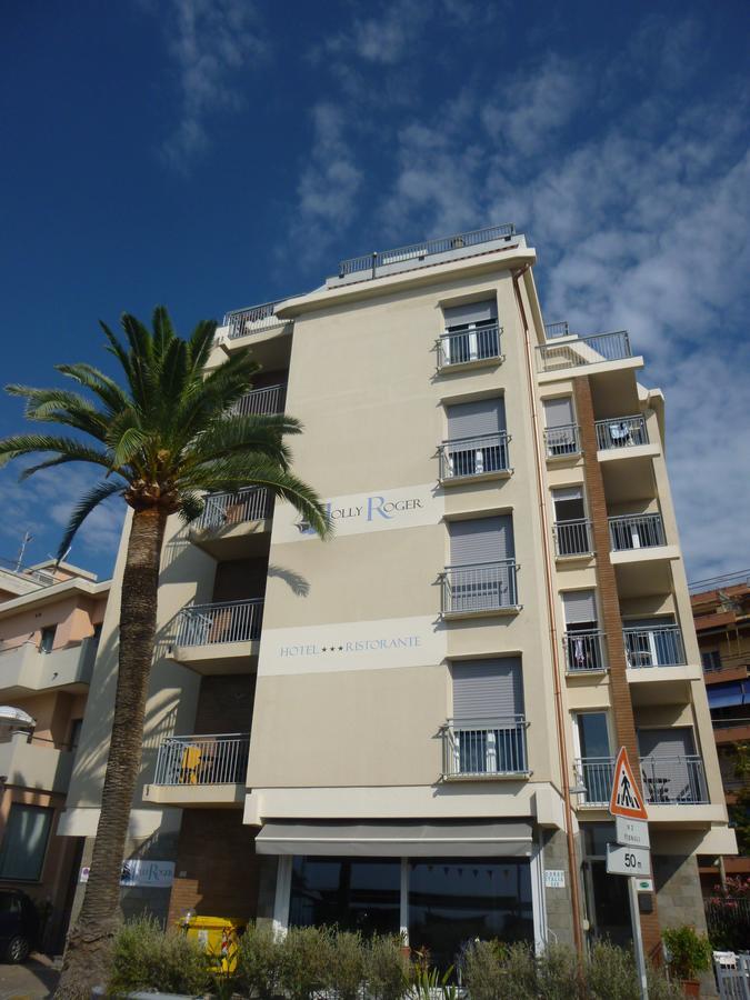 Hotel Jolly Roger Pietra Ligure Buitenkant foto