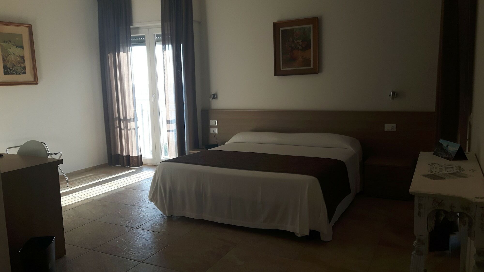 Hotel Jolly Roger Pietra Ligure Buitenkant foto